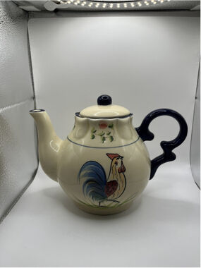 Cracker Barrel ~ Rooster Tea Pot ~ Blue Trim COUNTRY AND CUTE , SEE PHOTOS